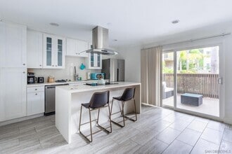 Building Photo - 8529 Villa La Jolla Dr