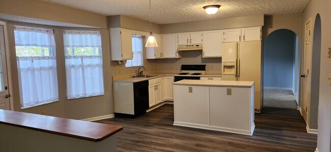 Foto del edificio - 608 Exeter Dr