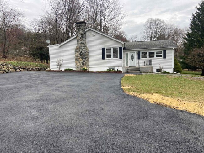 Building Photo - 1232 N Ridge Rd