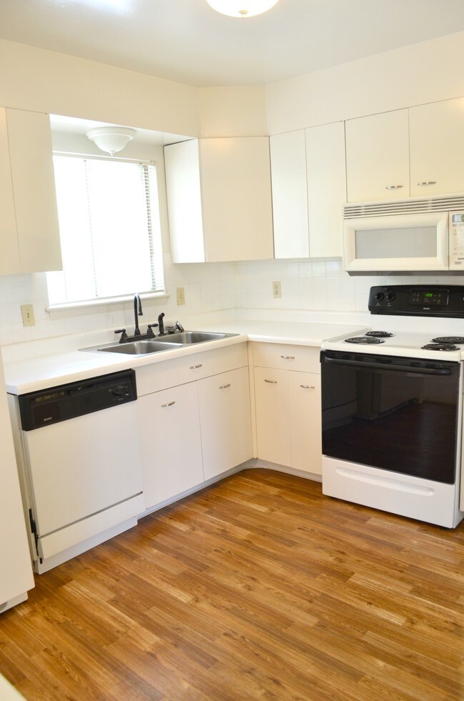 Photo - 10442 Wornall Rd