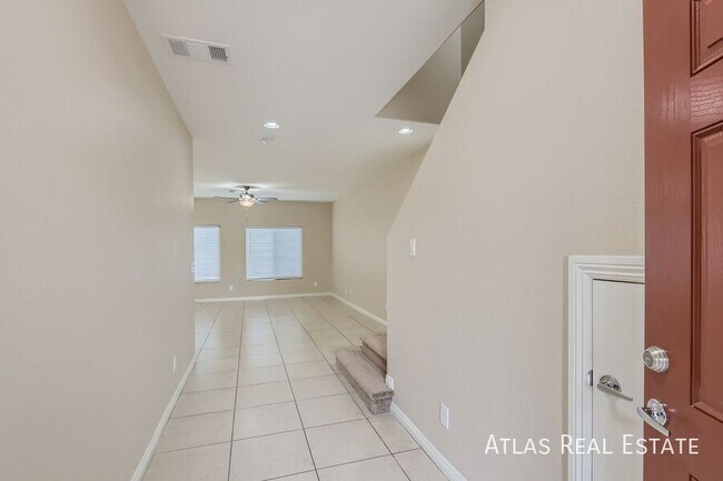 Foto del edificio - 9338 Forest Meadows Ave