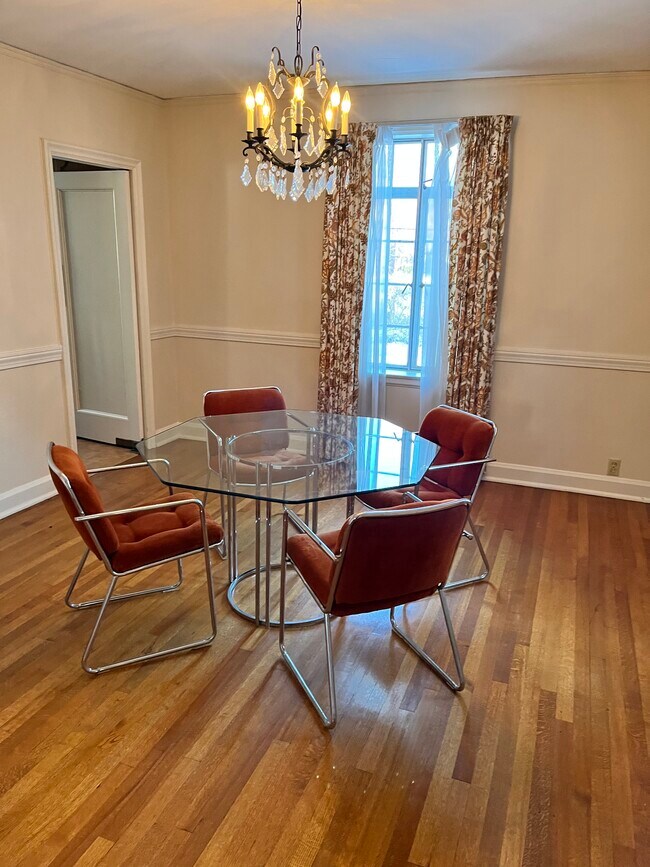 Foto del edificio - 16165 Brewster Rd