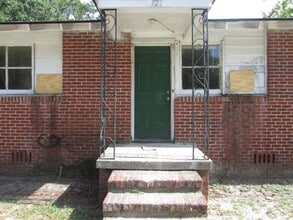 Building Photo - 121 Dixie Dr
