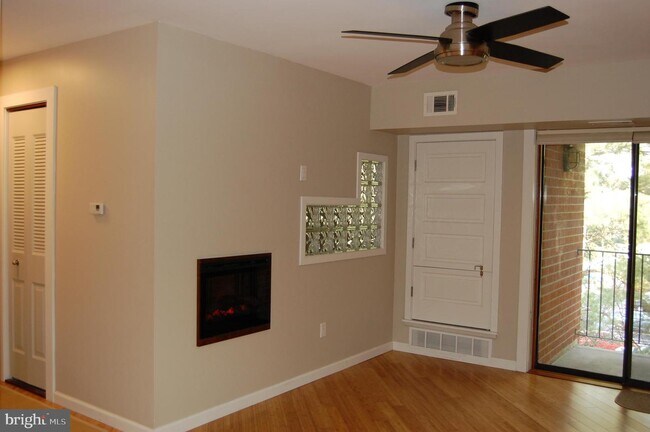 Building Photo - 3321 Valley Dr