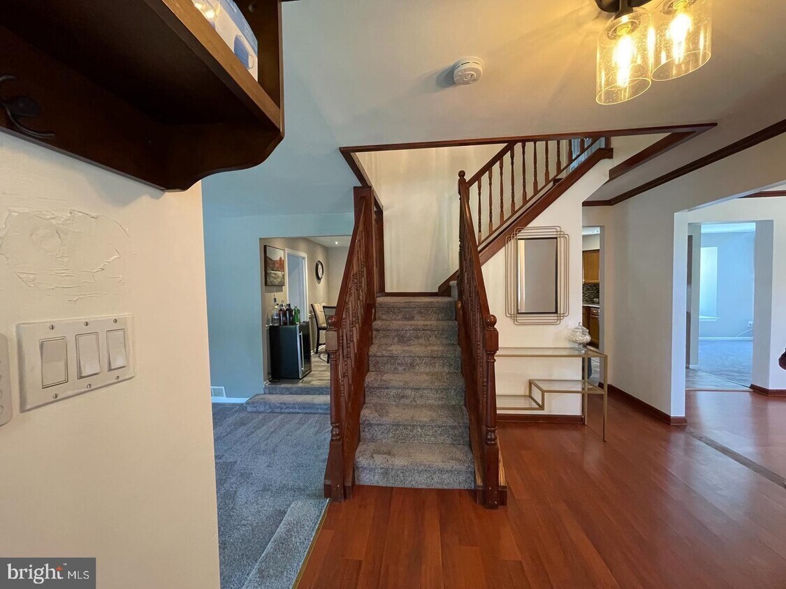 6 Tigerlily Ln, Gloucester Township, NJ 08081 House Rental in