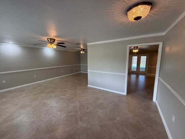 Foto del edificio - Pretty 3/2 Pool Home in Spring Oaks Commun...