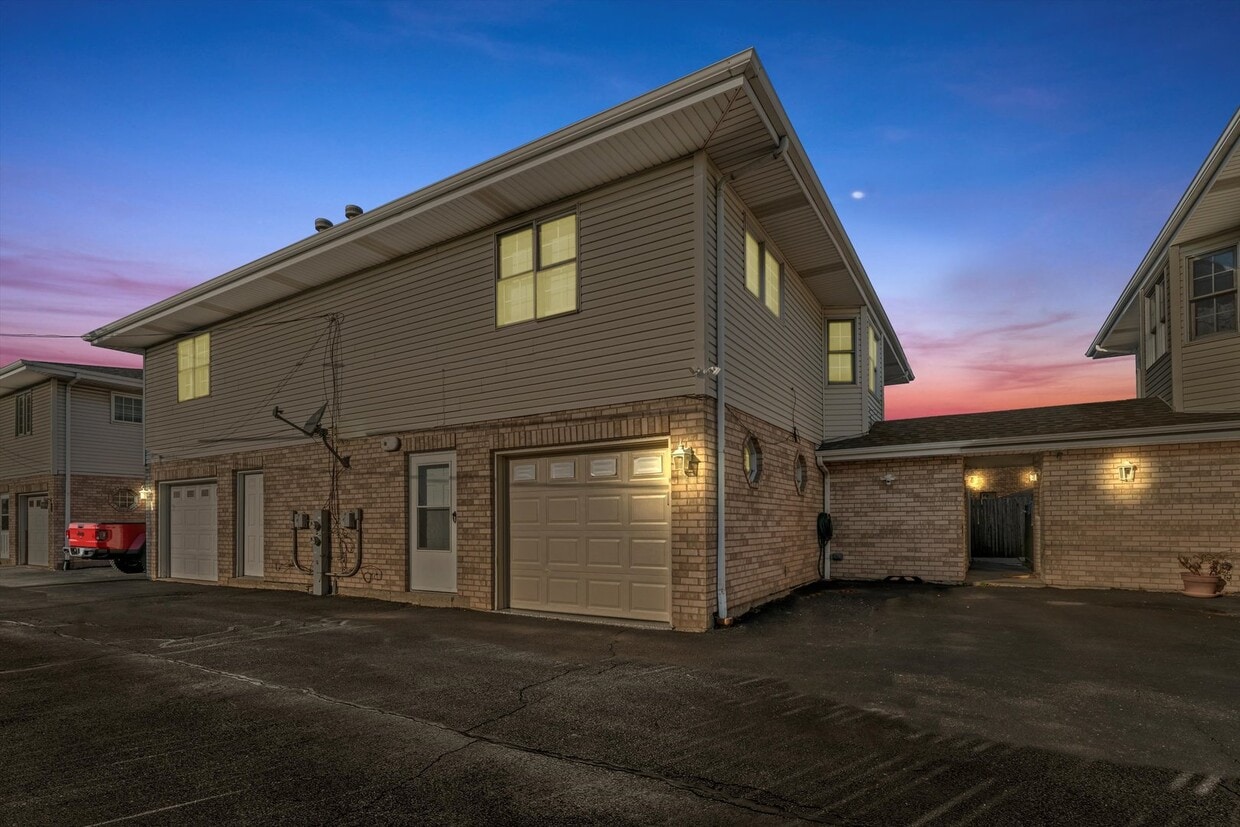 5343 Long Ave, Chicago, IL 60638 Townhome Rentals in Chicago IL