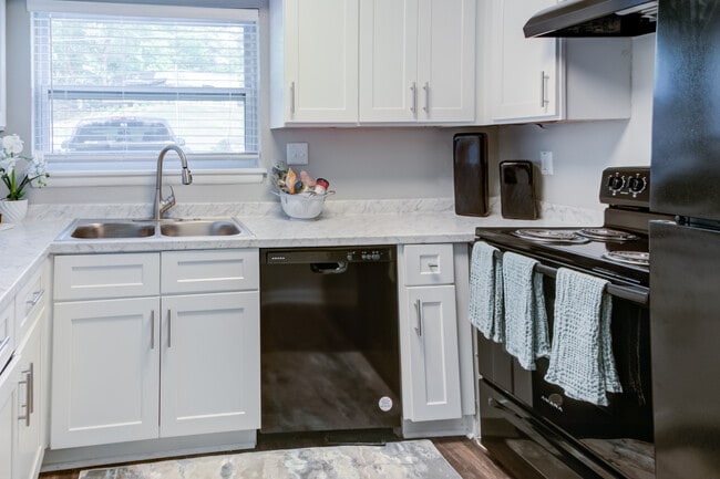 Building Photo - Thirty-One 32 Cypress