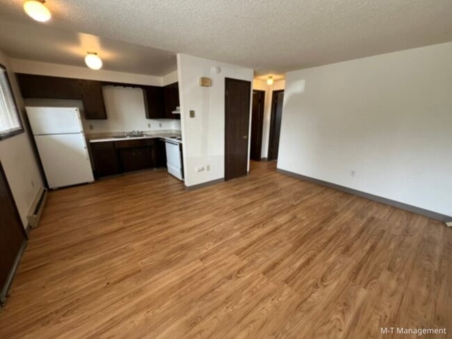 Building Photo - 1 br/1 bath valley 4plex - ground floor unit