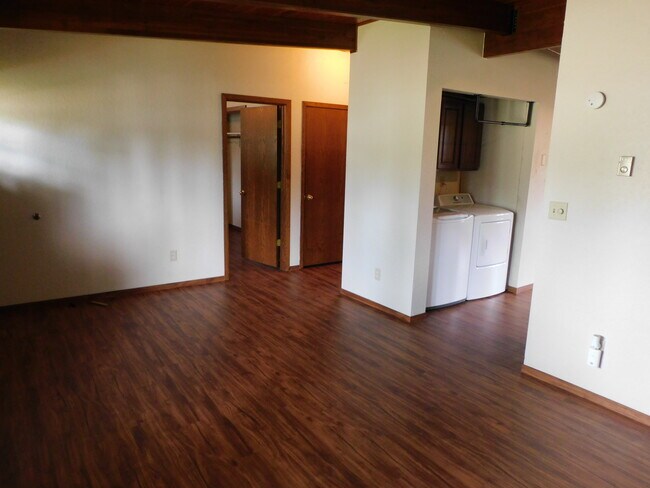Building Photo - 30681 Rae Ave