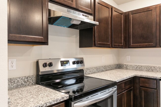 Foto del edificio - 20241 Peachland Blvd