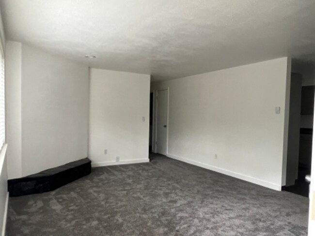 Building Photo - 6636 SE 93rd Ave