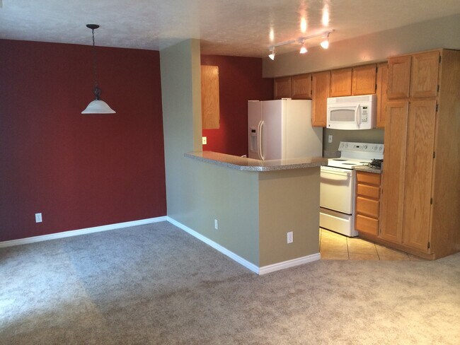 Foto del edificio - 3 Bedroom Townhome with Fenced Yard in Wes...