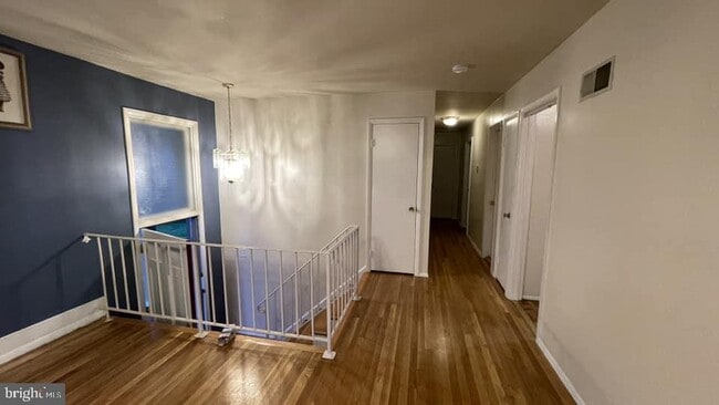 Building Photo - 9726 Loudoun Ave