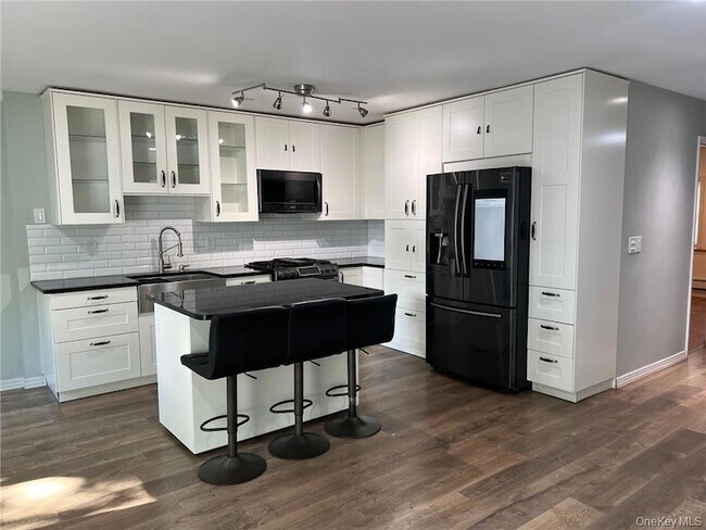 Foto del edificio - 708 Silver Lake-Scotchtown Rd