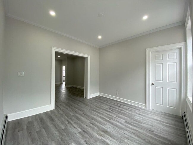 Building Photo - 338 2nd St
