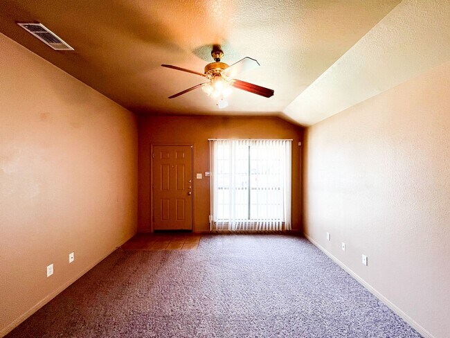 Building Photo - 1303 Nicholas Cir