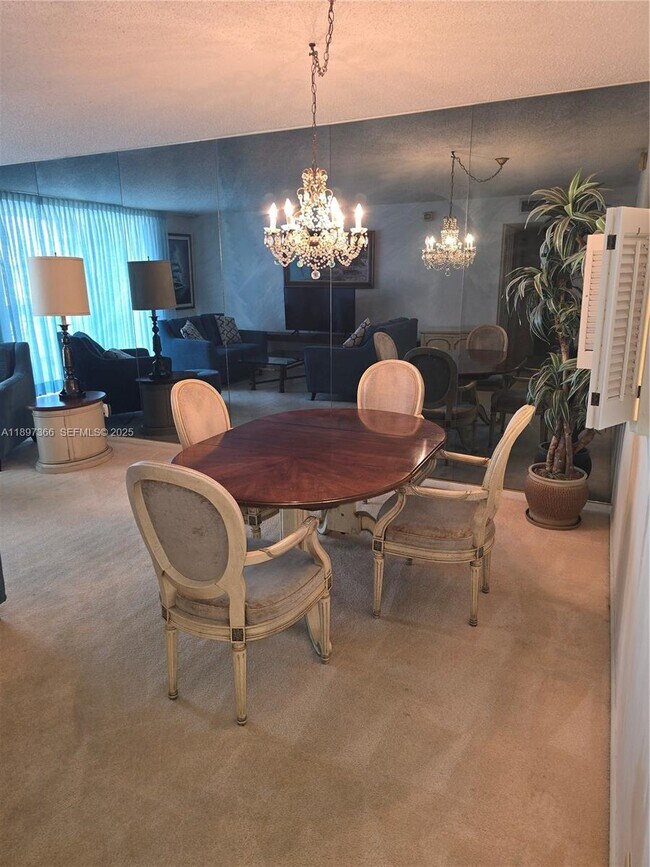 Building Photo - 609 NE 14th Ave