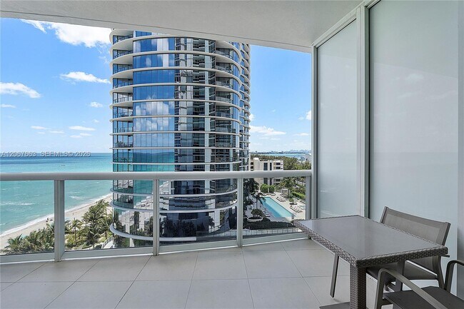 Building Photo - 15811 Collins Ave