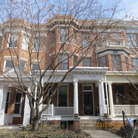 Foto principal - 3345 18th St NW