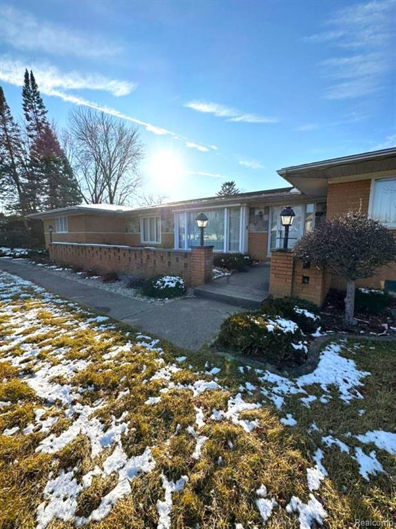 Building Photo - 6615 Fairwood Dr