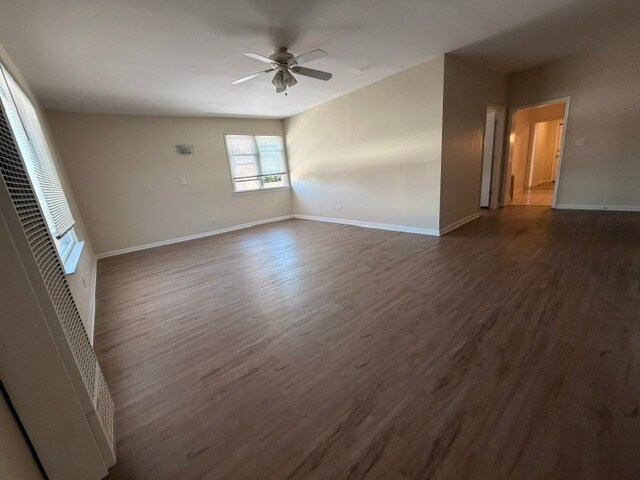 Sala de estar - 6697 N Northwest Hwy