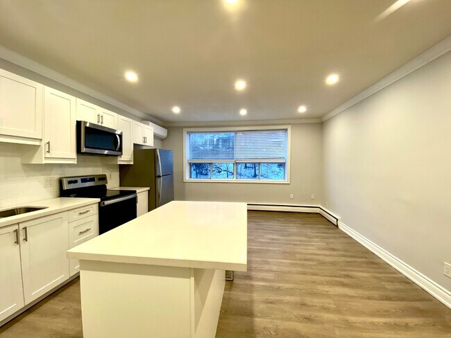 Building Photo - 112 St Joseph's Dr