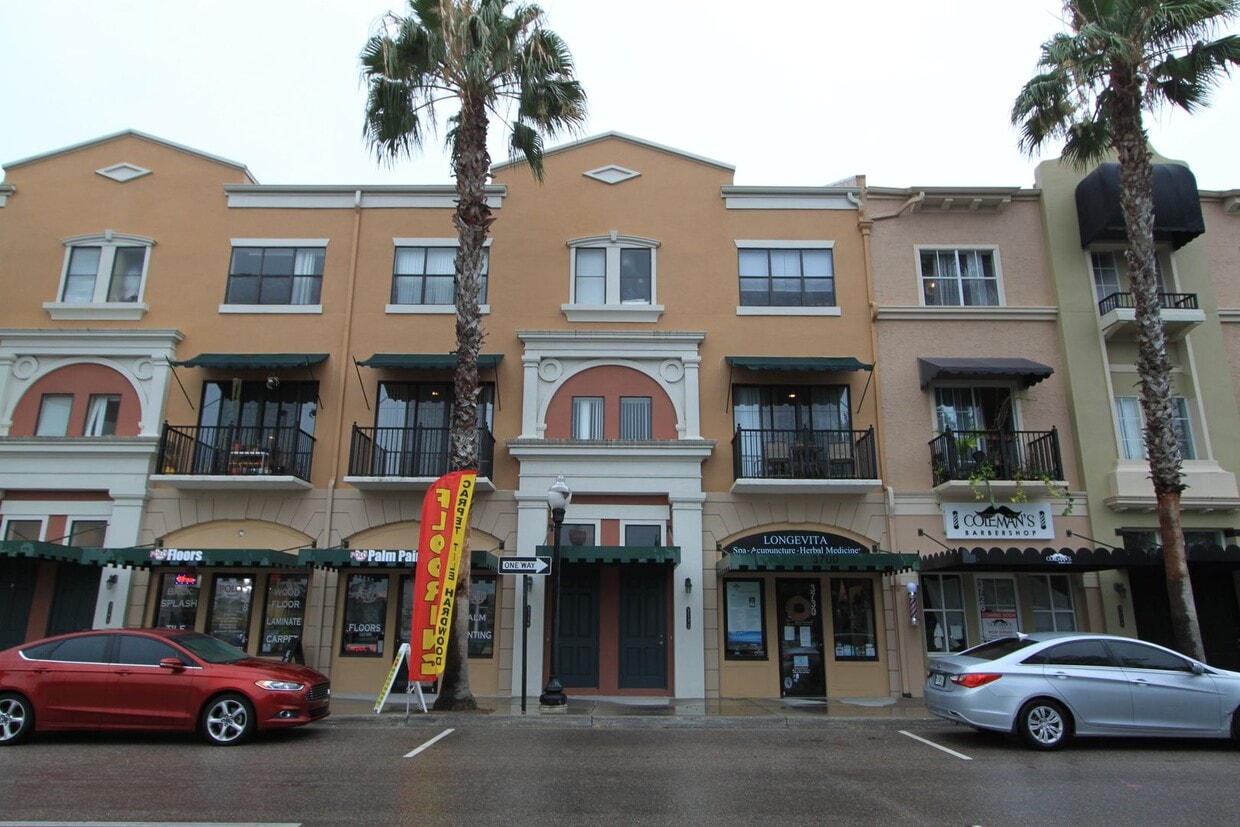 Beautiful 3/2 Townhouse Available !! - Beautiful 3/2 Townhouse Available !!