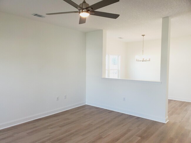 Building Photo - 593 Abode Ave