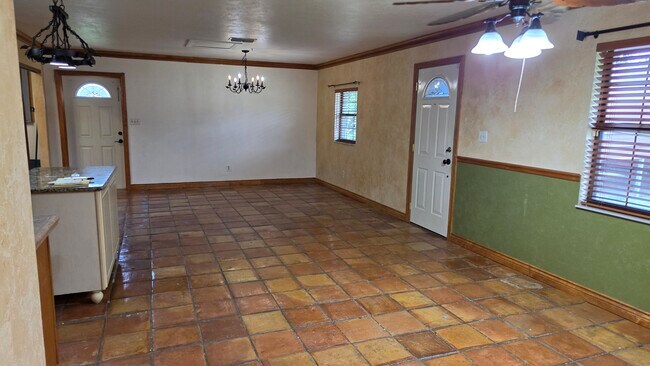 Building Photo - 13700 SE 54th Ct