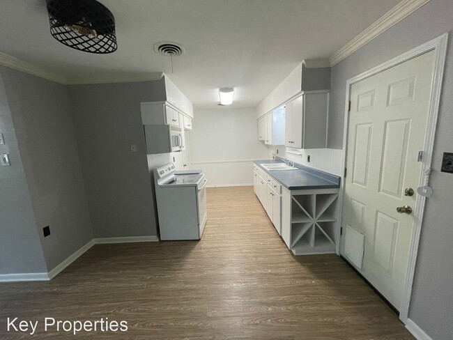 Building Photo - 3 br, 2 bath House - 820 Dee Lane