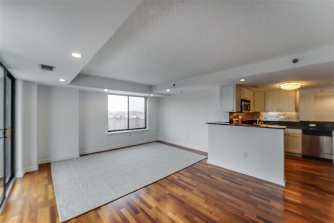 Building Photo - 700 1st St