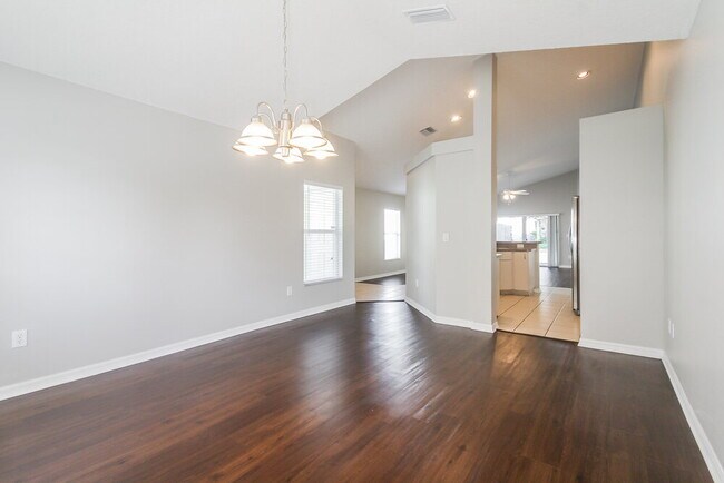Building Photo - 11111 Newbridge Dr
