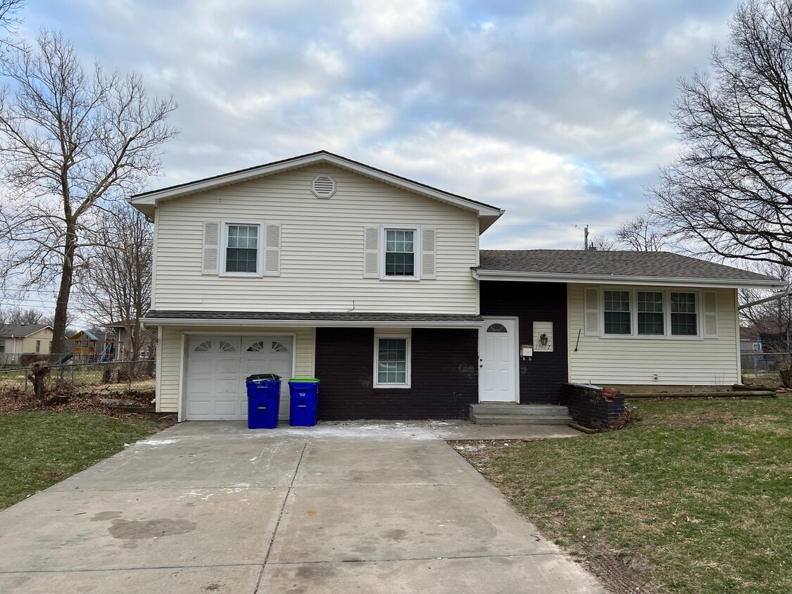 11117 W 70th St, Shawnee, KS 66203 House Rental in Shawnee, KS