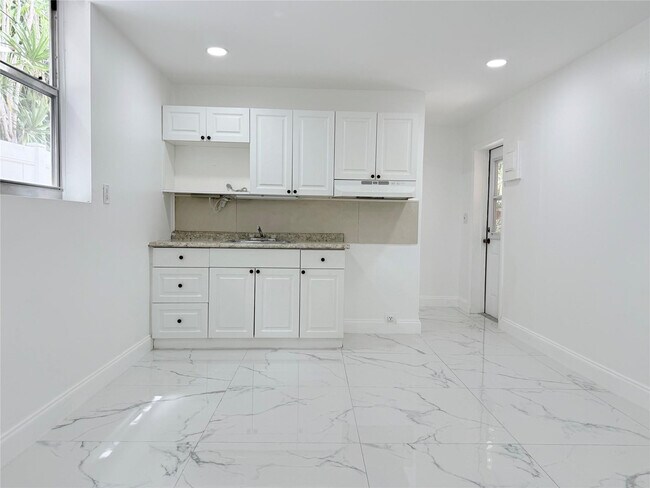 Foto del edificio - 1850 Rodman St