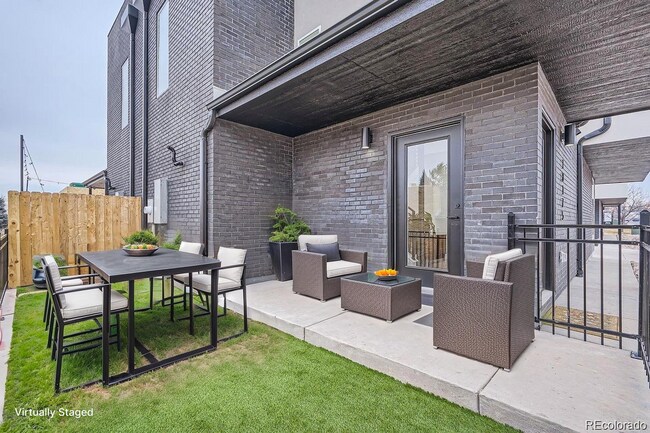 Foto del edificio - New Construction 4-Bedroom Townhome with Rooftop Deck & Mountain Views