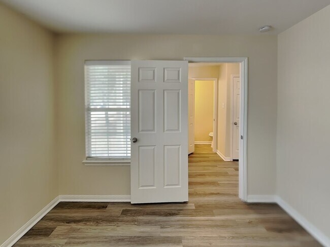 Building Photo - 6329 Mountain Pines Ln