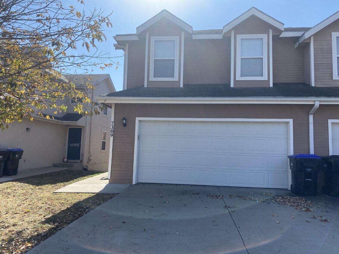 Primary Photo - Excellent 3 bedroom with 2.5 bath with a b...