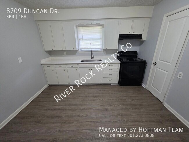 Foto del edificio - 8709 Duncan Dr