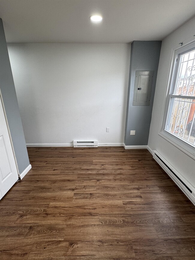 Building Photo - 375 WHITON St