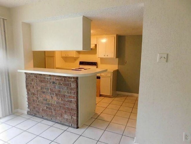 Foto del edificio - 8100 Leonora St