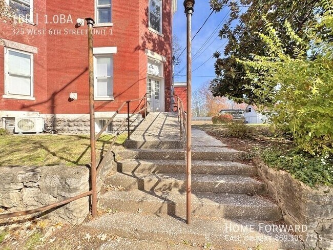 Foto del edificio - 325 W 6th St