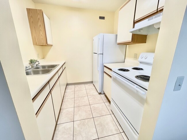 Interior Photo - Bayit Edinboro