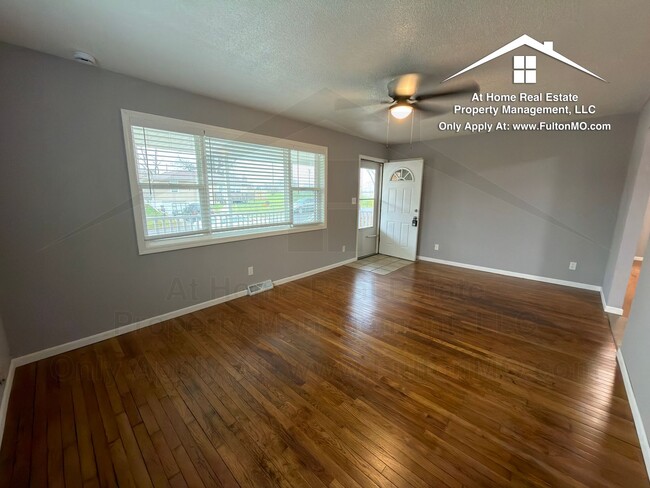 Building Photo - 607 Crestwood Dr