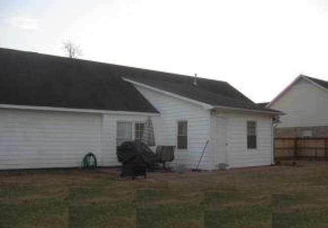 Building Photo - 7138 Summerlin Dr