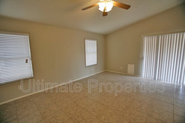 Foto del edificio - 12107 N 79th Dr