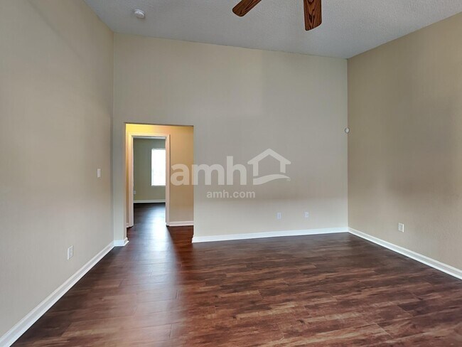 Foto del edificio - 5869 High Grass Ln