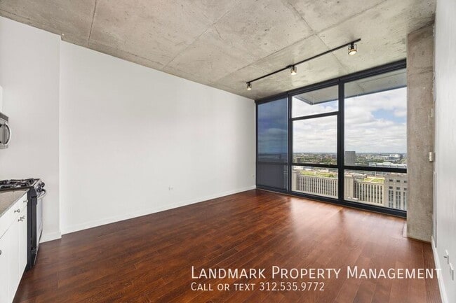 Building Photo - 235 W Van Buren St