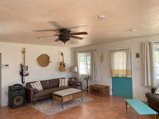 Building Photo - Charming 3-Bedroom Home for Rent in Lander...