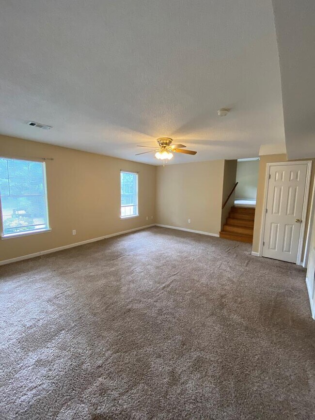 Foto del edificio - 6400 Bradley Park Dr